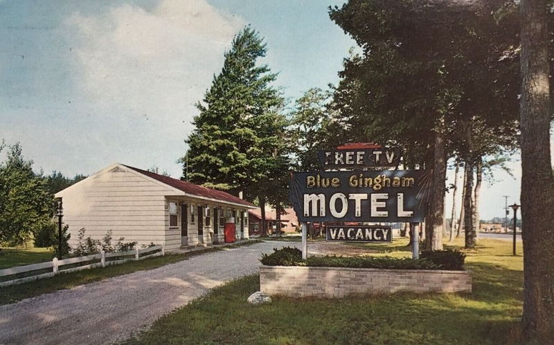Blue Gingham Inn And Motel - Vintage Postcard (newer photo)